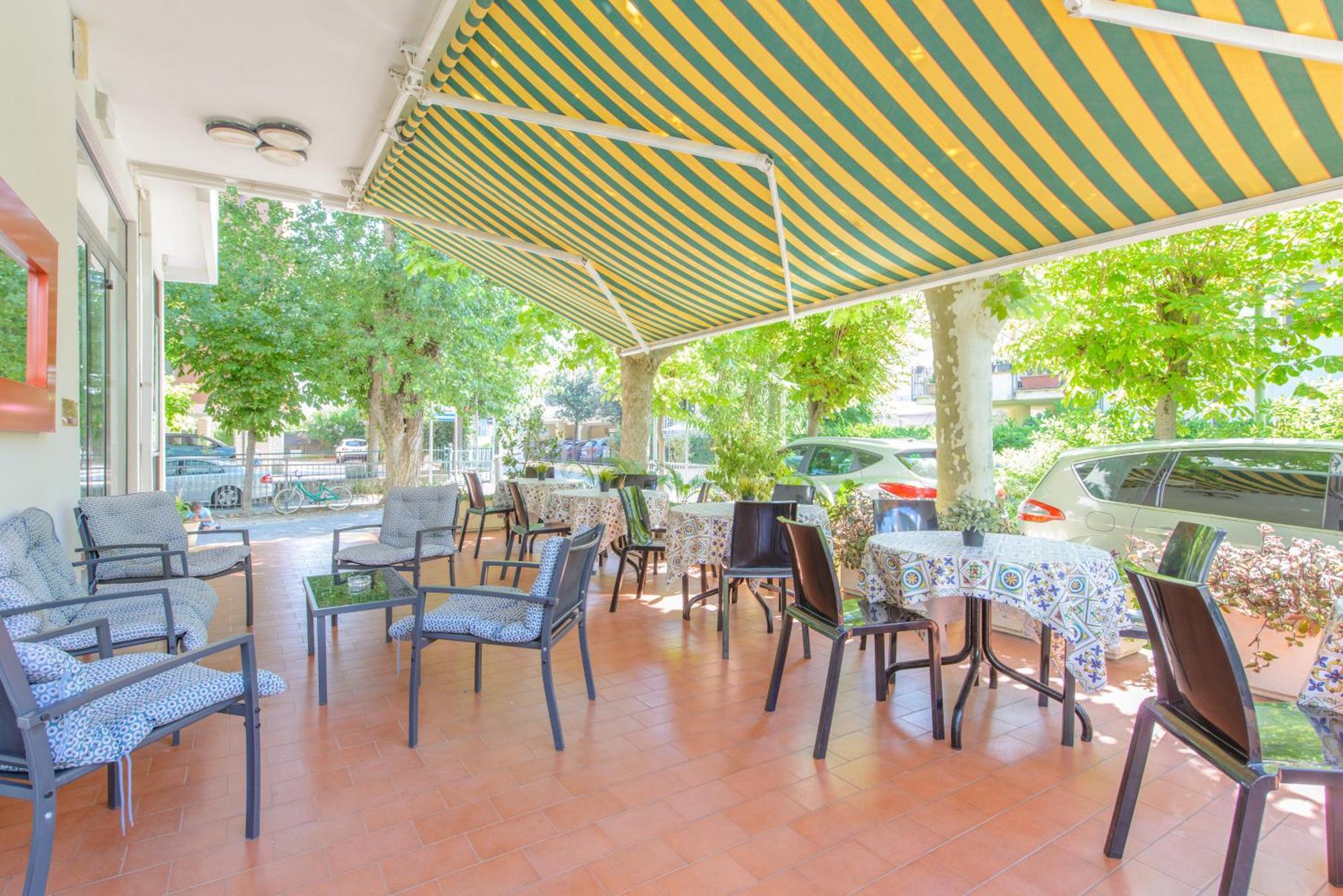 Hotel Avana Mare Rimini Exteriör bild